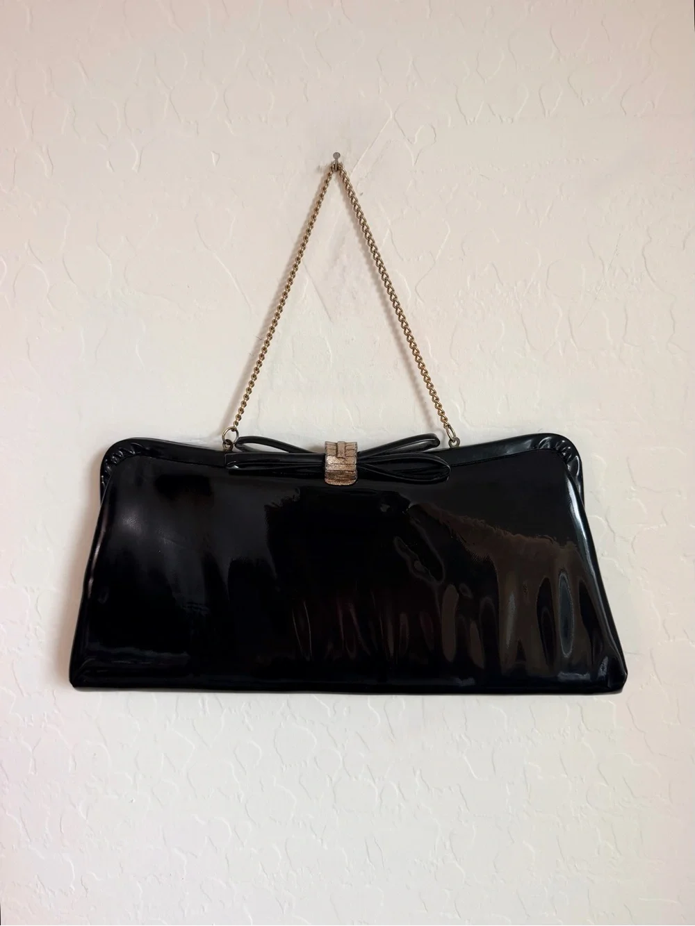 VINTAGE 1960s BLACK PATENT CLUTCH PURSE
